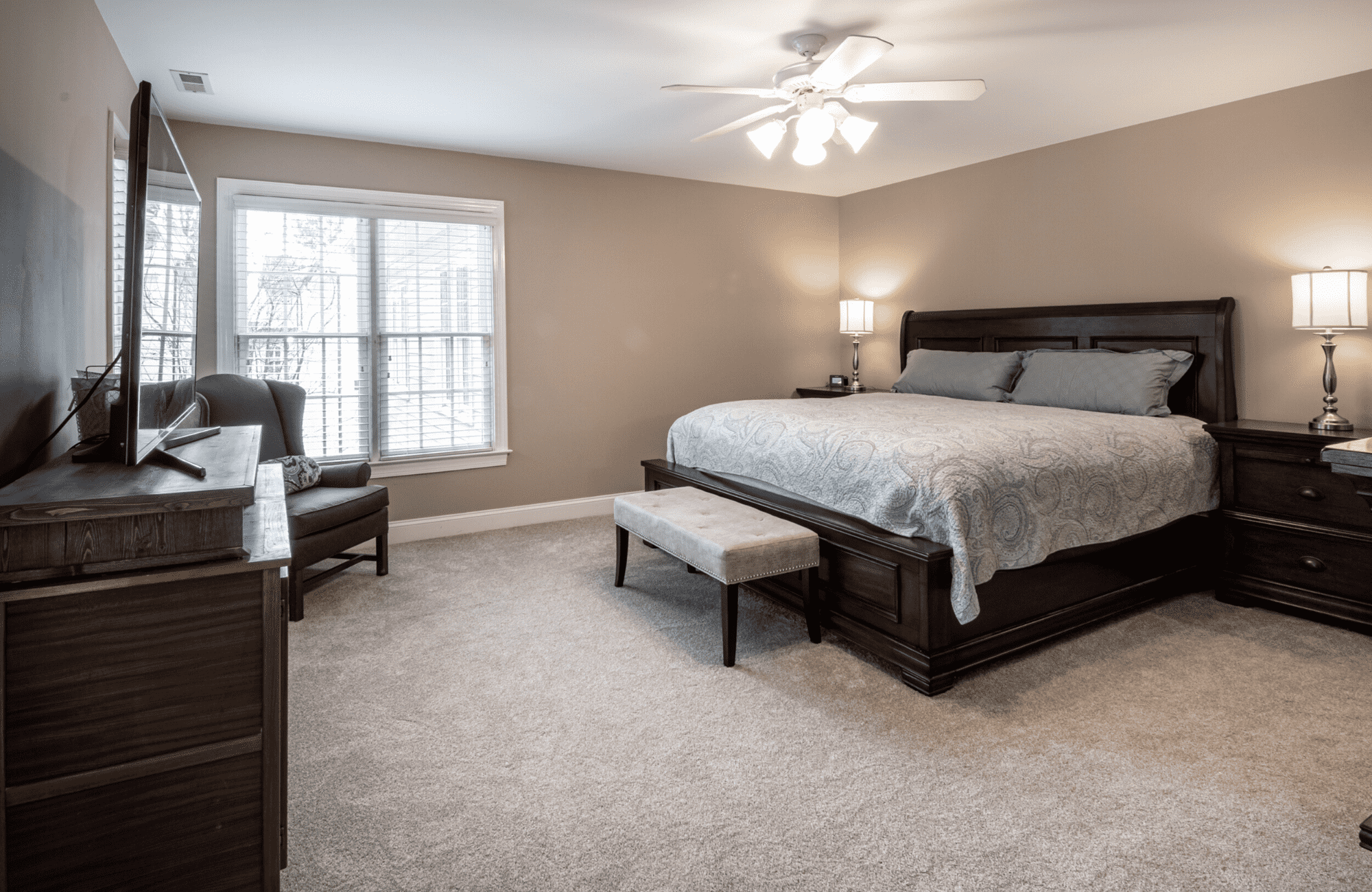 carpeted floor white bedroom from auburn flooring company